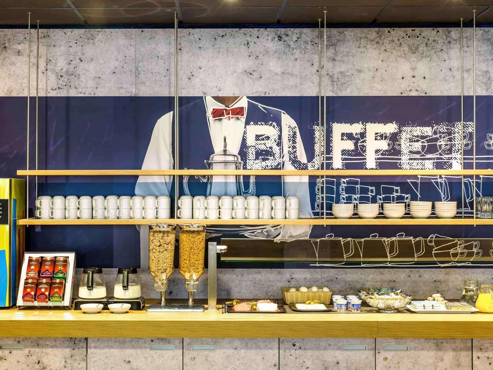Ibis Budget Caen Centre Gare Экстерьер фото