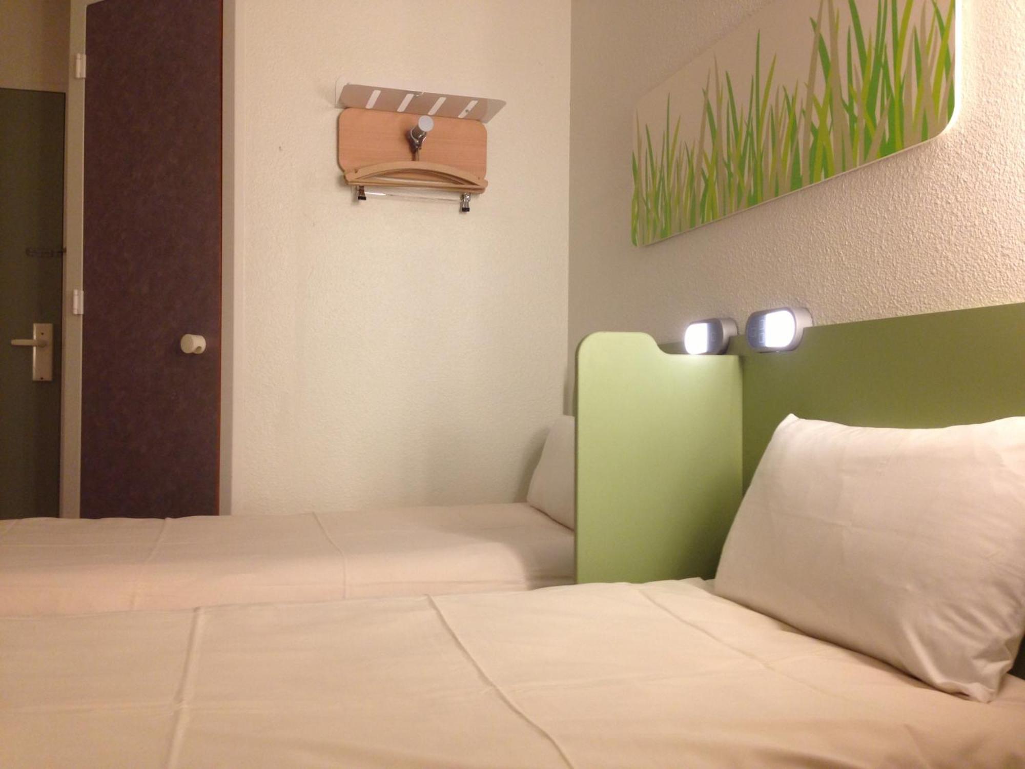 Ibis Budget Caen Centre Gare Экстерьер фото